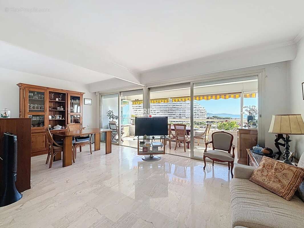 Appartement à VILLENEUVE-LOUBET