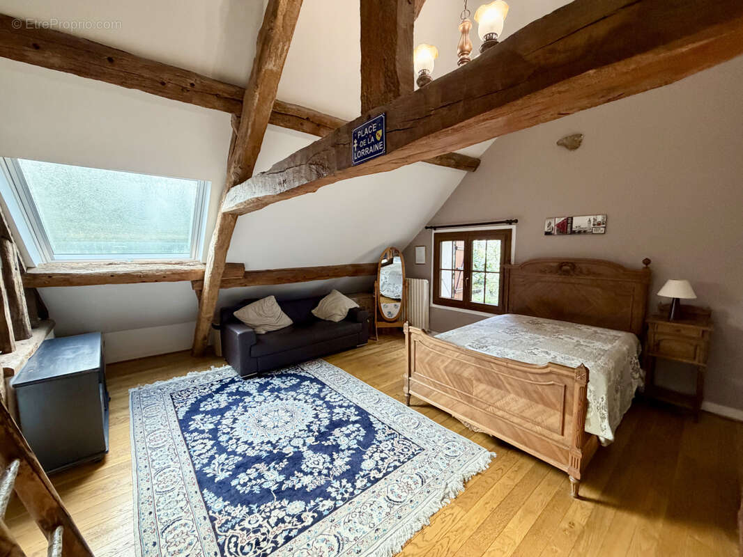 Maison à SAINT-CYR-SUR-MORIN
