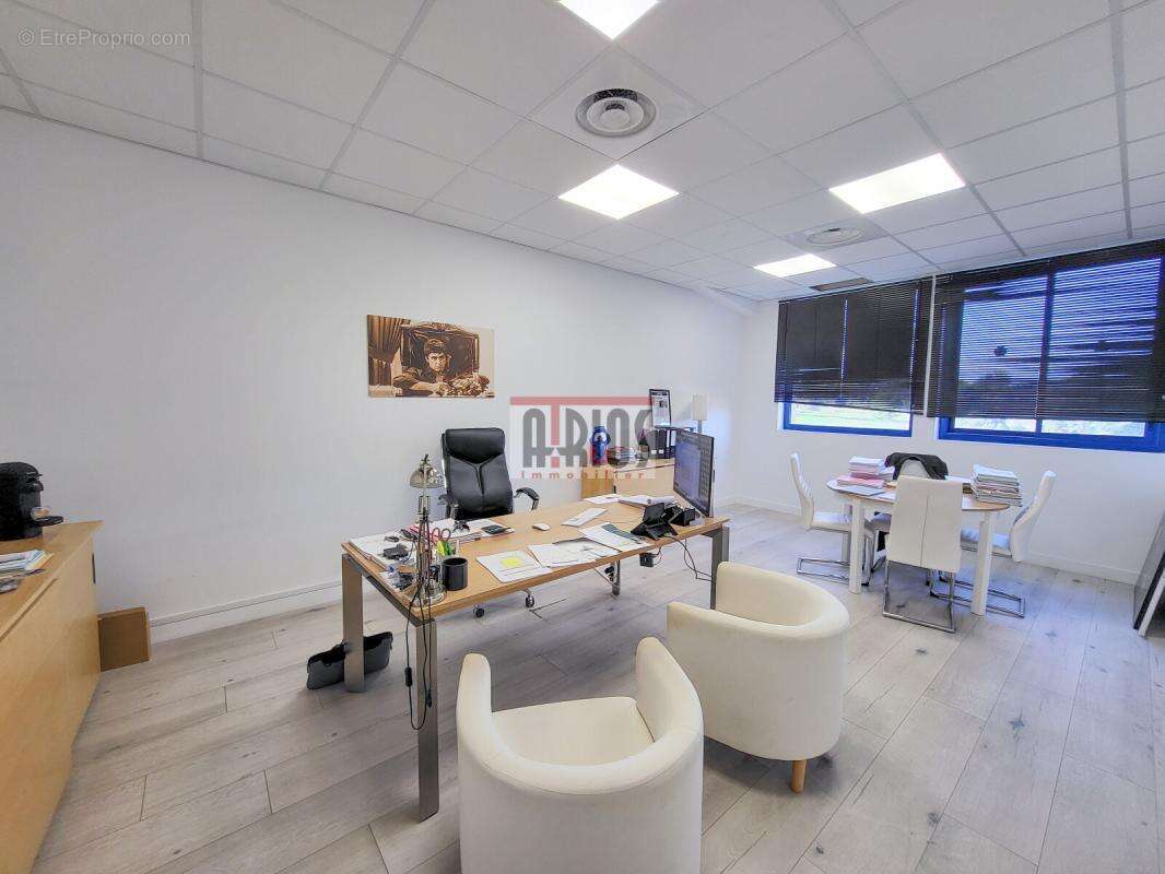 Commerce à SIX-FOURS-LES-PLAGES