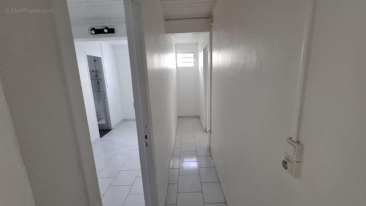 A VENDRE : maison (100 m²) à GOURBEYRE (97113) - photo 9