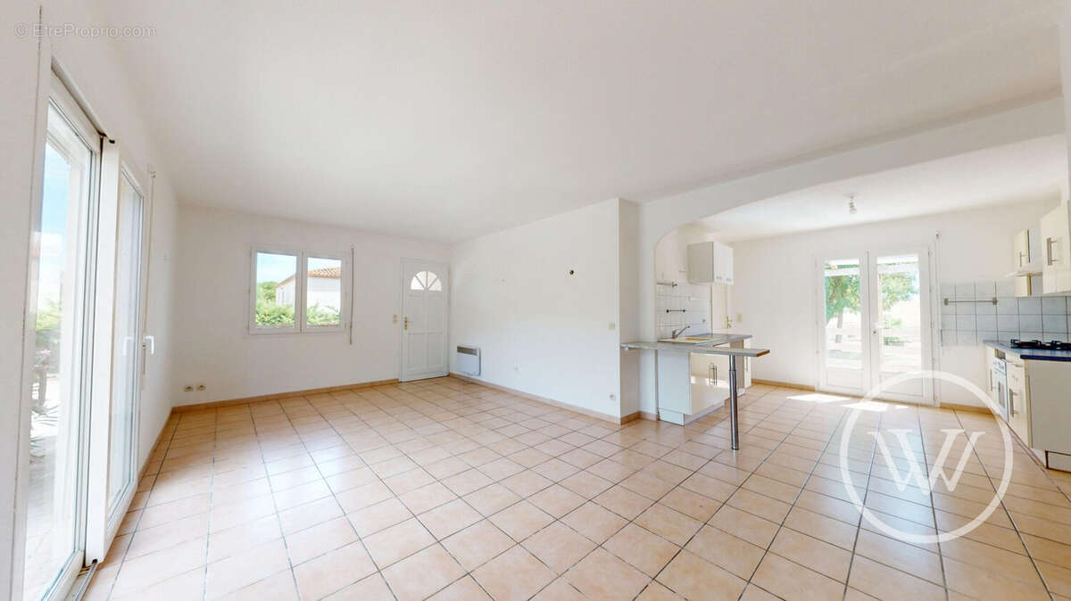 Maison à VILLENEUVE-LES-MONTREAL