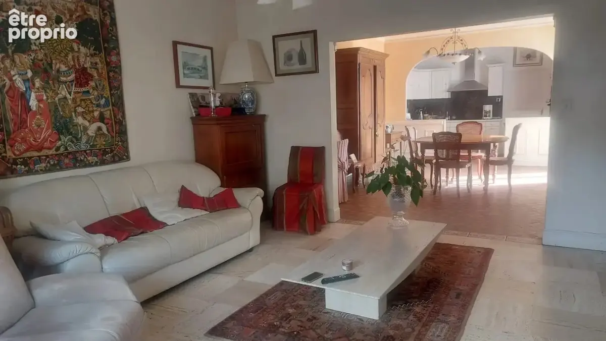 Maison 10 pièces 190 m² à vendre à Nueil-Les-Aubiers (79250) - photo 5