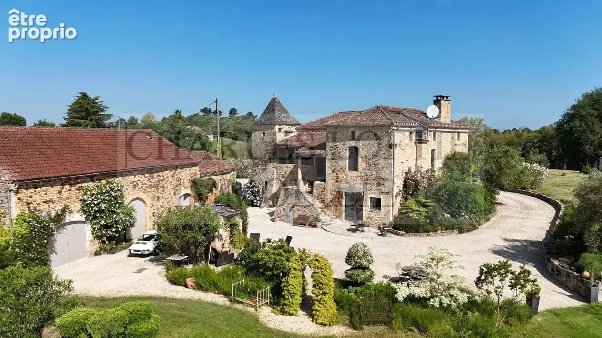 Somptueuse maison de maître avec gîte, dépendances et piscine naturelle - photo 2