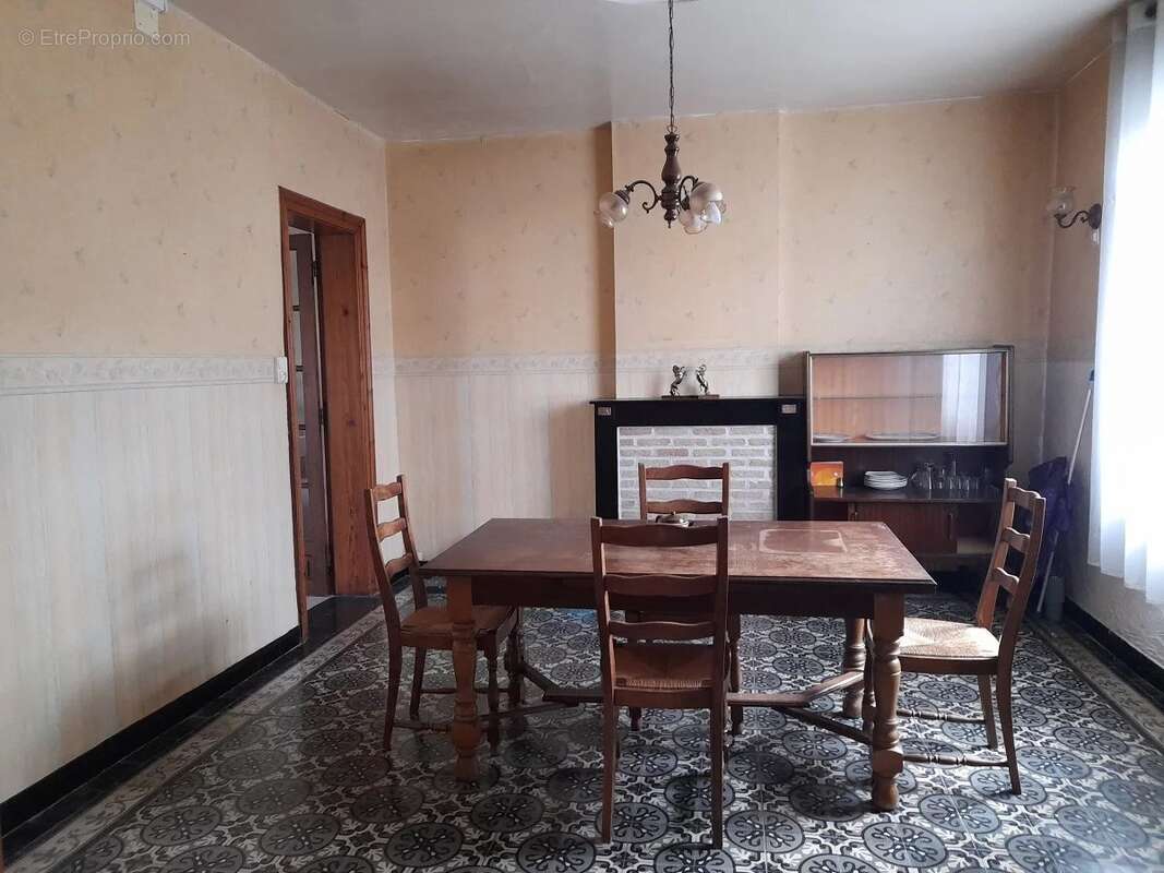 Maison à MAULDE