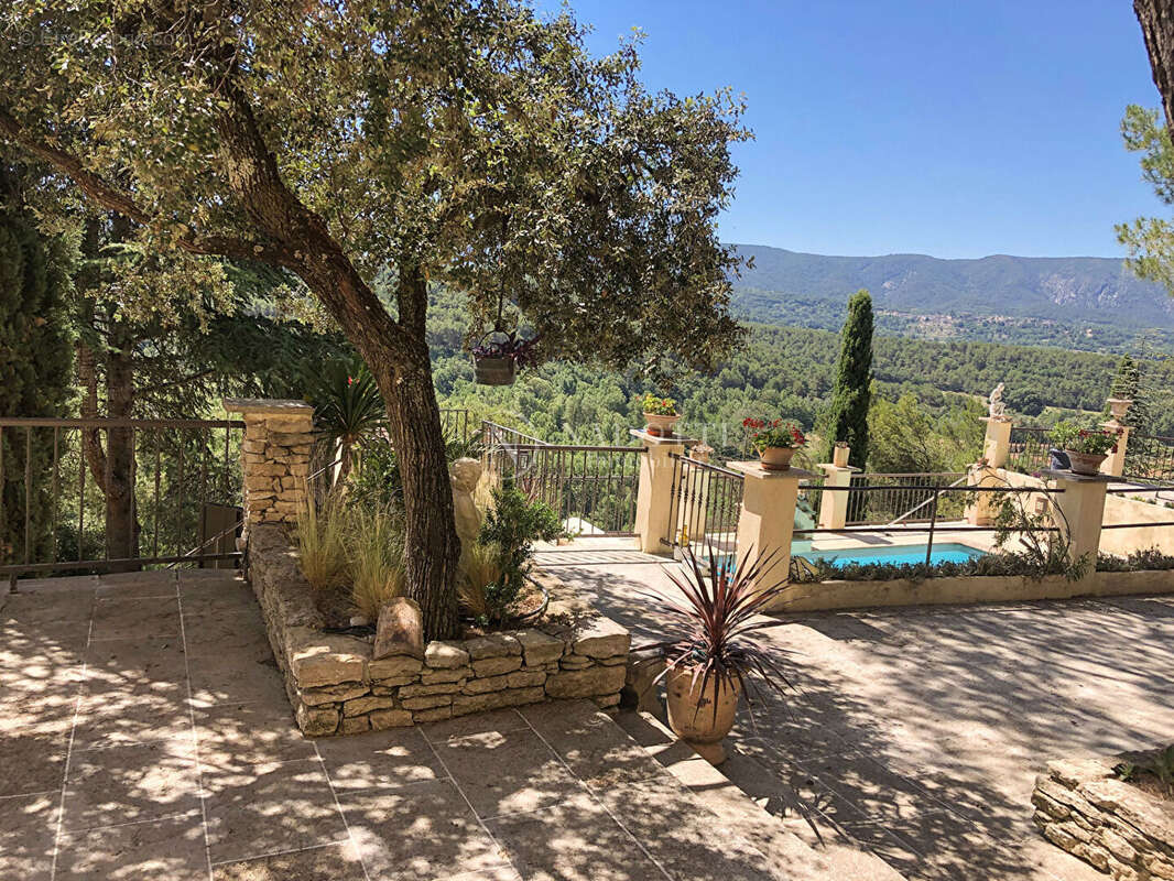 Maison troglodyte avec piscine bénéficiant d'une superbe vue  sur le Luberon - photo 7