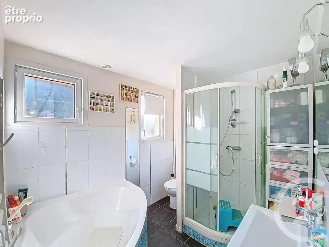 Maison 101 m² à Saint-Fons  - photo 9