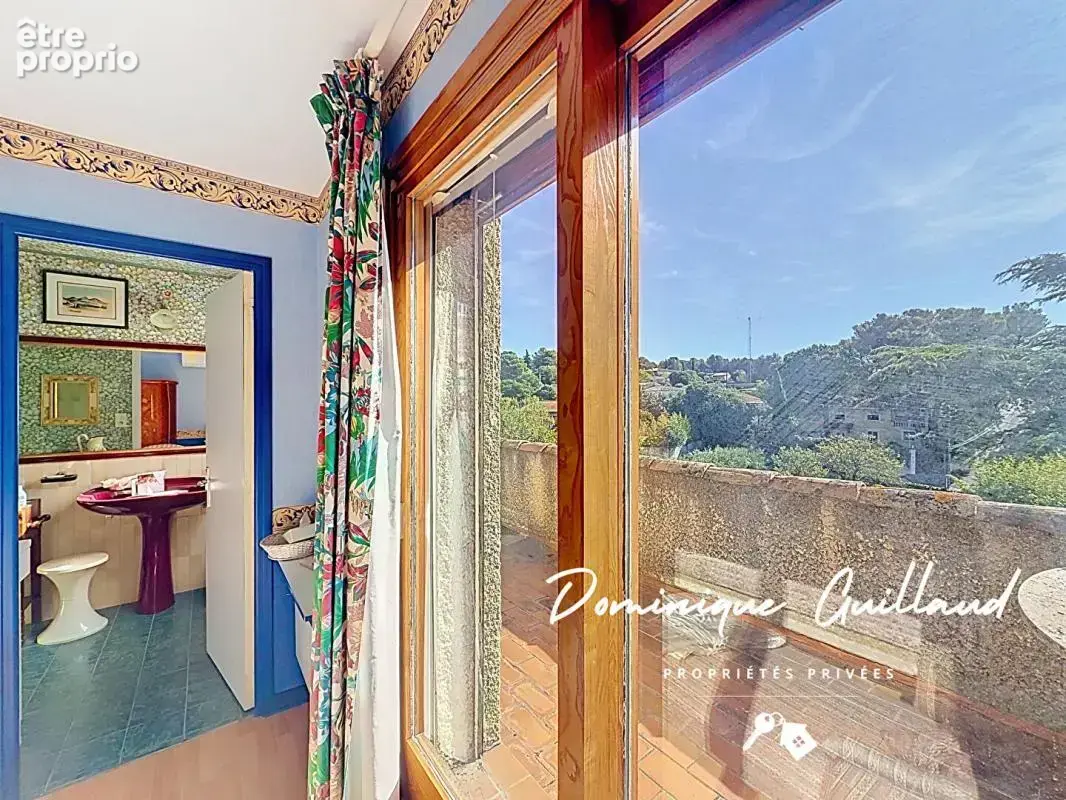 Nîmes-Villa  280 m² 7-pièces sur terrain de 3000 m² - photo 12