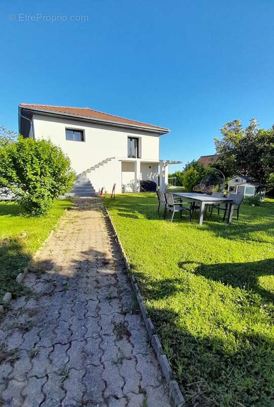 Maison à GUEREINS