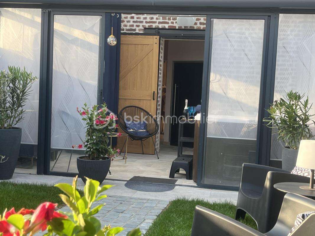 Commerce à FRESNES-LES-MONTAUBAN