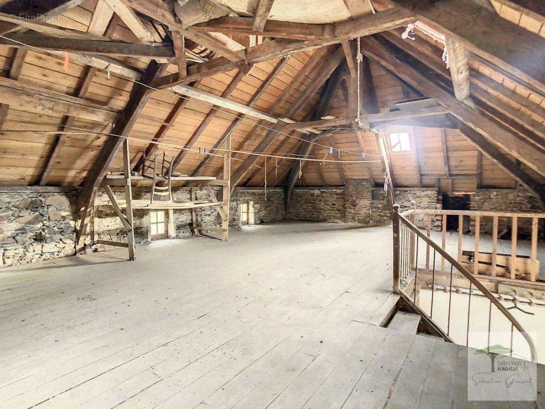 Maison à LAVAL-DE-CERE