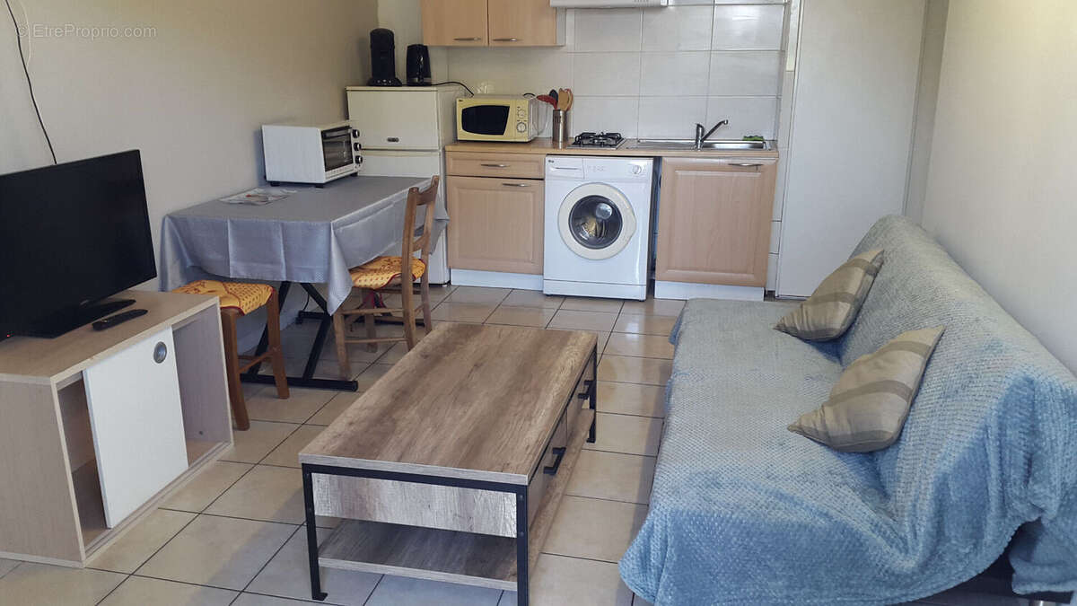 Maison à SAINT-MITRE-LES-REMPARTS