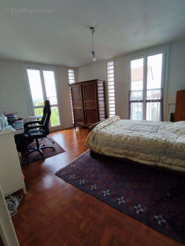   - Appartement à VILLEURBANNE