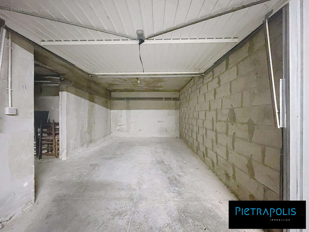 Garage et débarras - Appartement à SAINT-GENIS-LAVAL