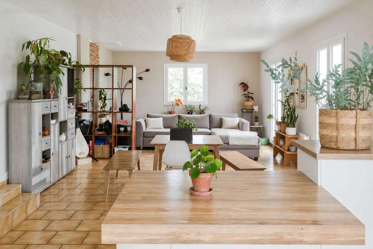 Maison à NAVAILLES-ANGOS
