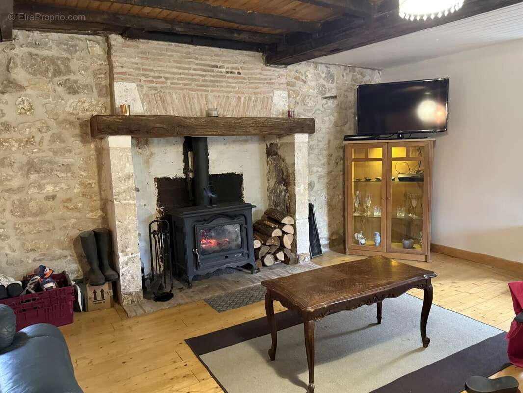 Maison à SAINT-PARDOUX-LA-RIVIERE