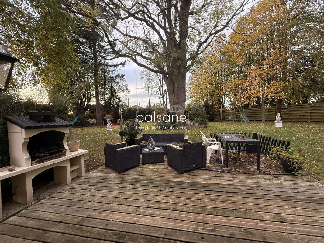 Maison à SAINT-OUEN-DE-THOUBERVILLE