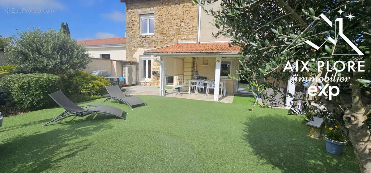 Maison 220 m² à Saint-Jean-Le-Vieux  - photo 2
