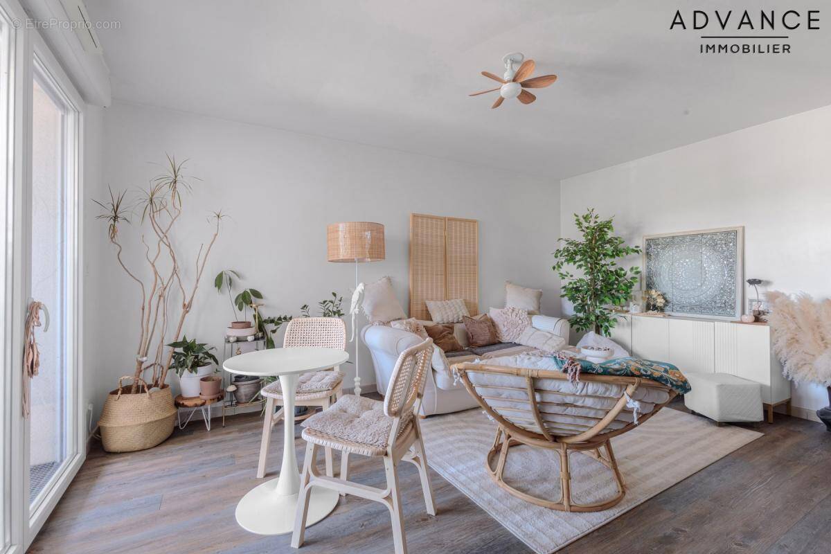 MONTRABE - Appartement T2 avec terrasse, 2 parkings & cave - photo 1