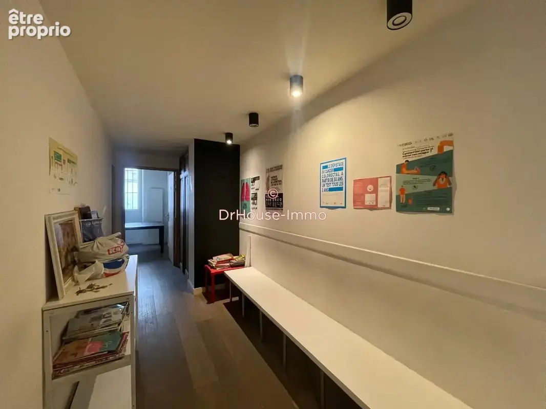 Commerce 45 m² à Marseille-1e  - photo 3