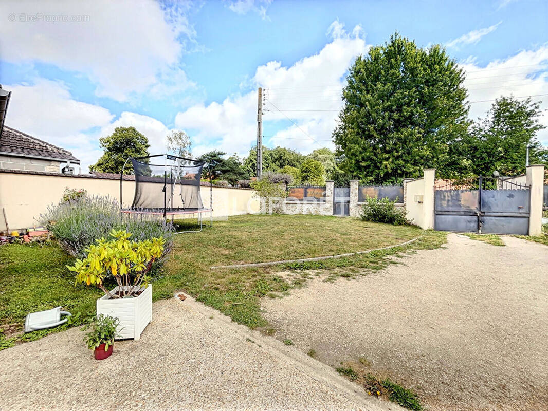 Maison à LES MOLIERES