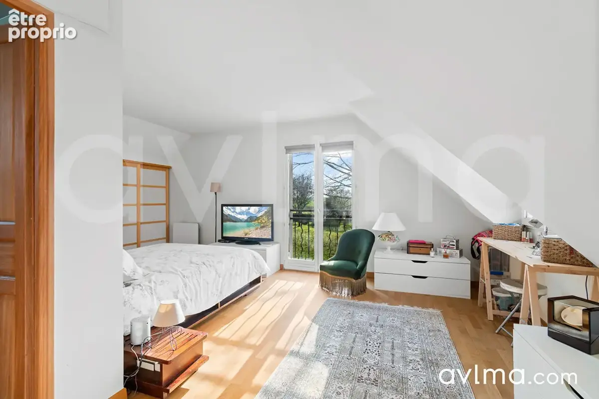 A deux pas de Feucherolles, dans un cadre exceptionnel - Maison familiale aux volumes généreux - photo 7