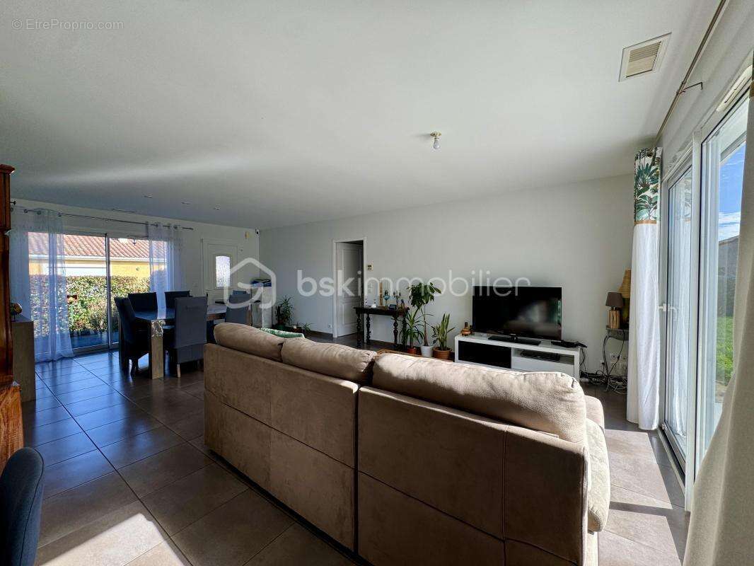 Maison à LABRUGUIERE