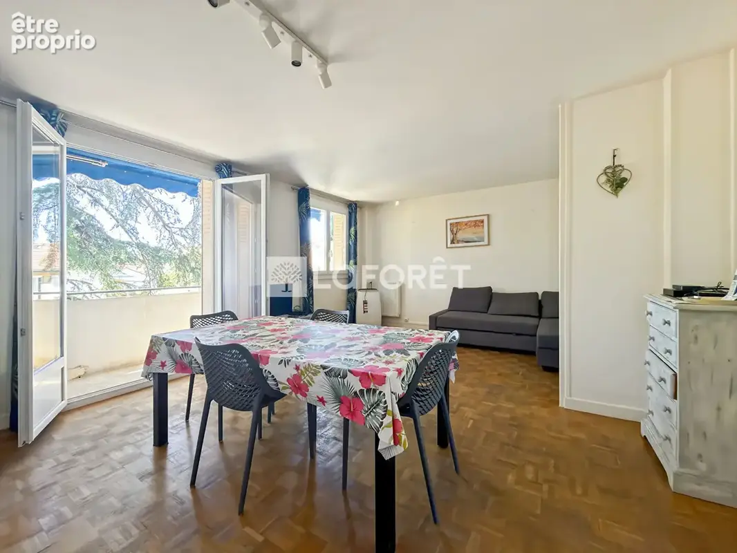 Photo Appartement à Bourg-Les-Valence au prix de 120 000€
