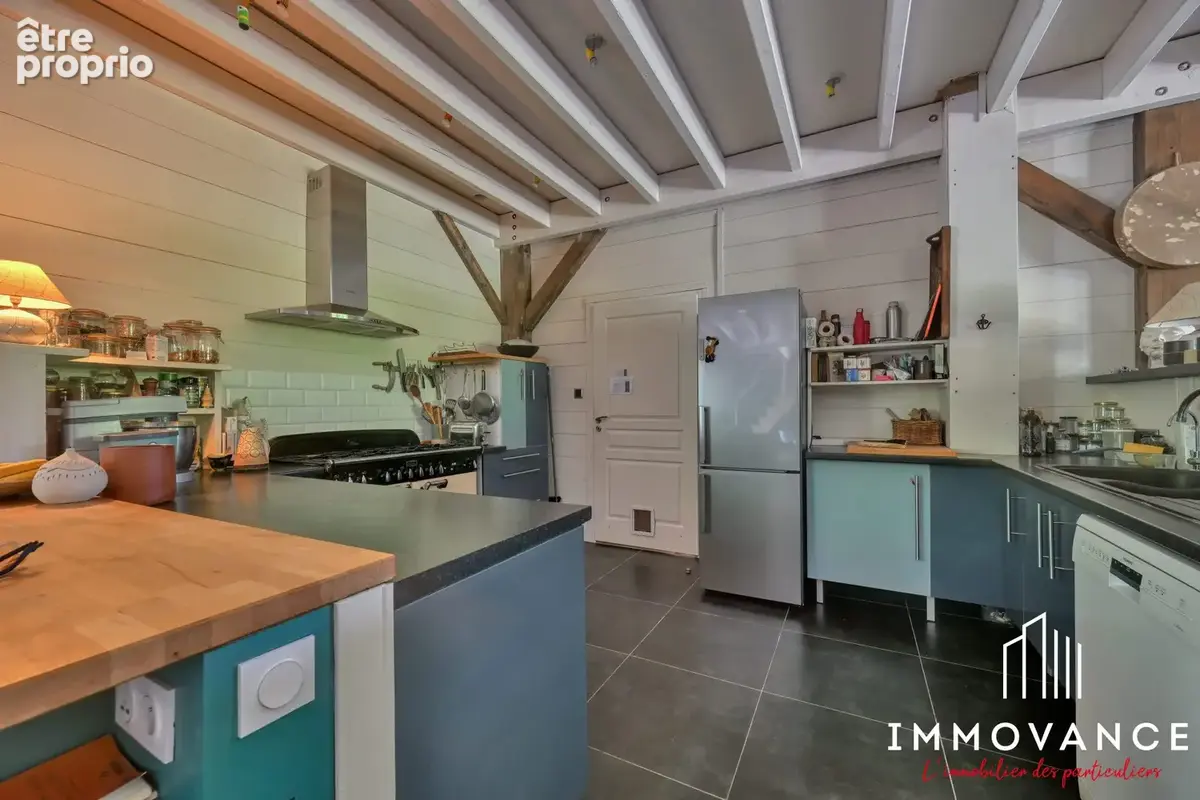 Maison 257 m² à Saint-Mathieu-De-Treviers  - photo 3
