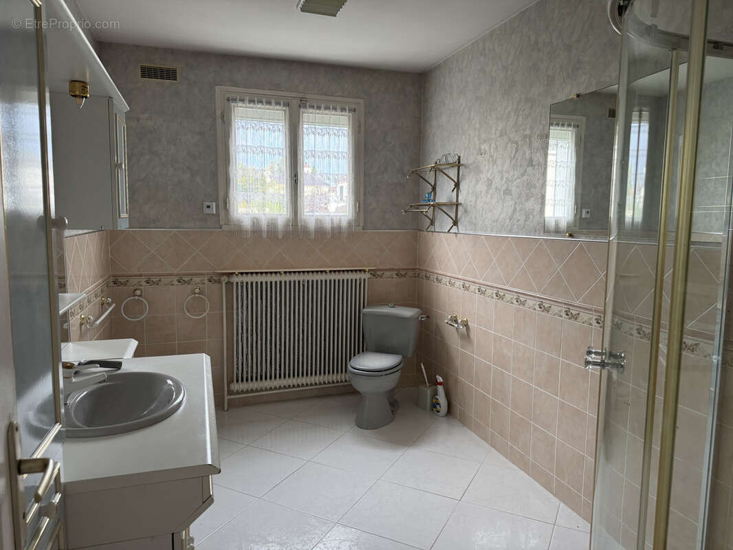 Maison à SAINT-JEAN-DE-LA-RUELLE