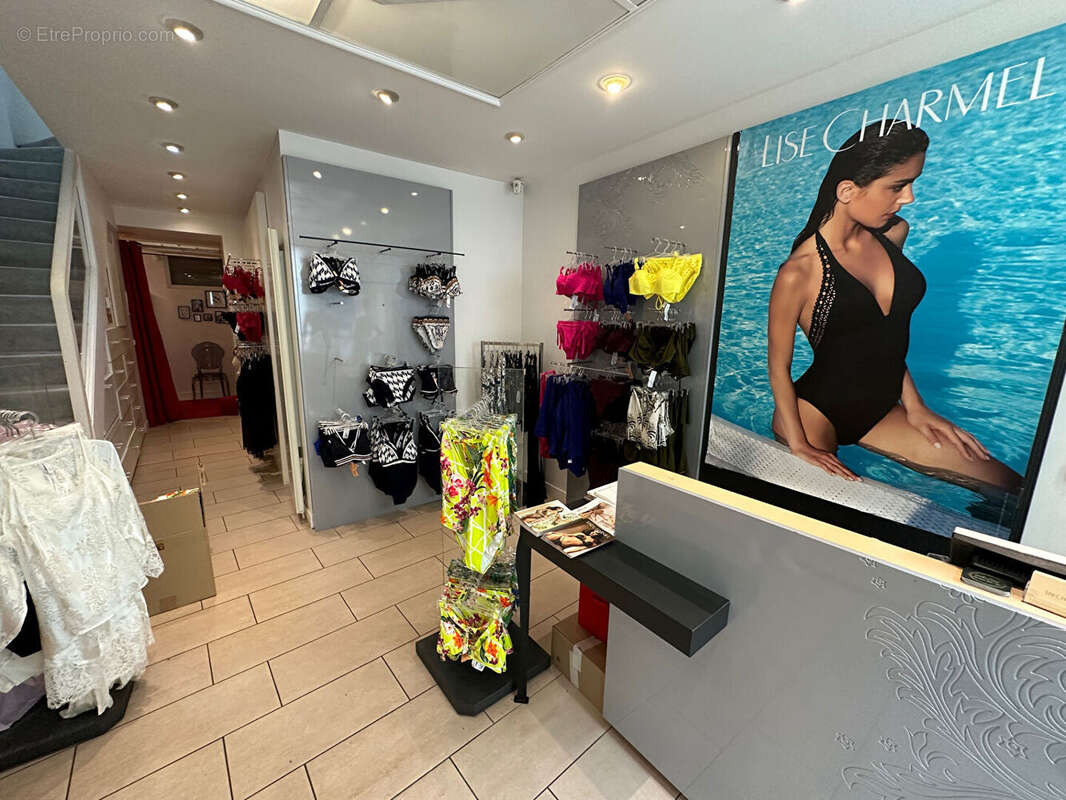 Mur - Local commercial Rueil-Malmaison / 44,43 m2 / Centre-ville - photo 15