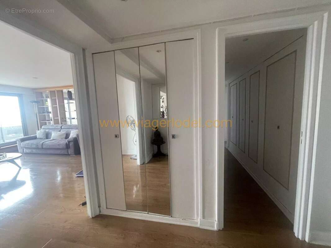 Appartement à COURBEVOIE