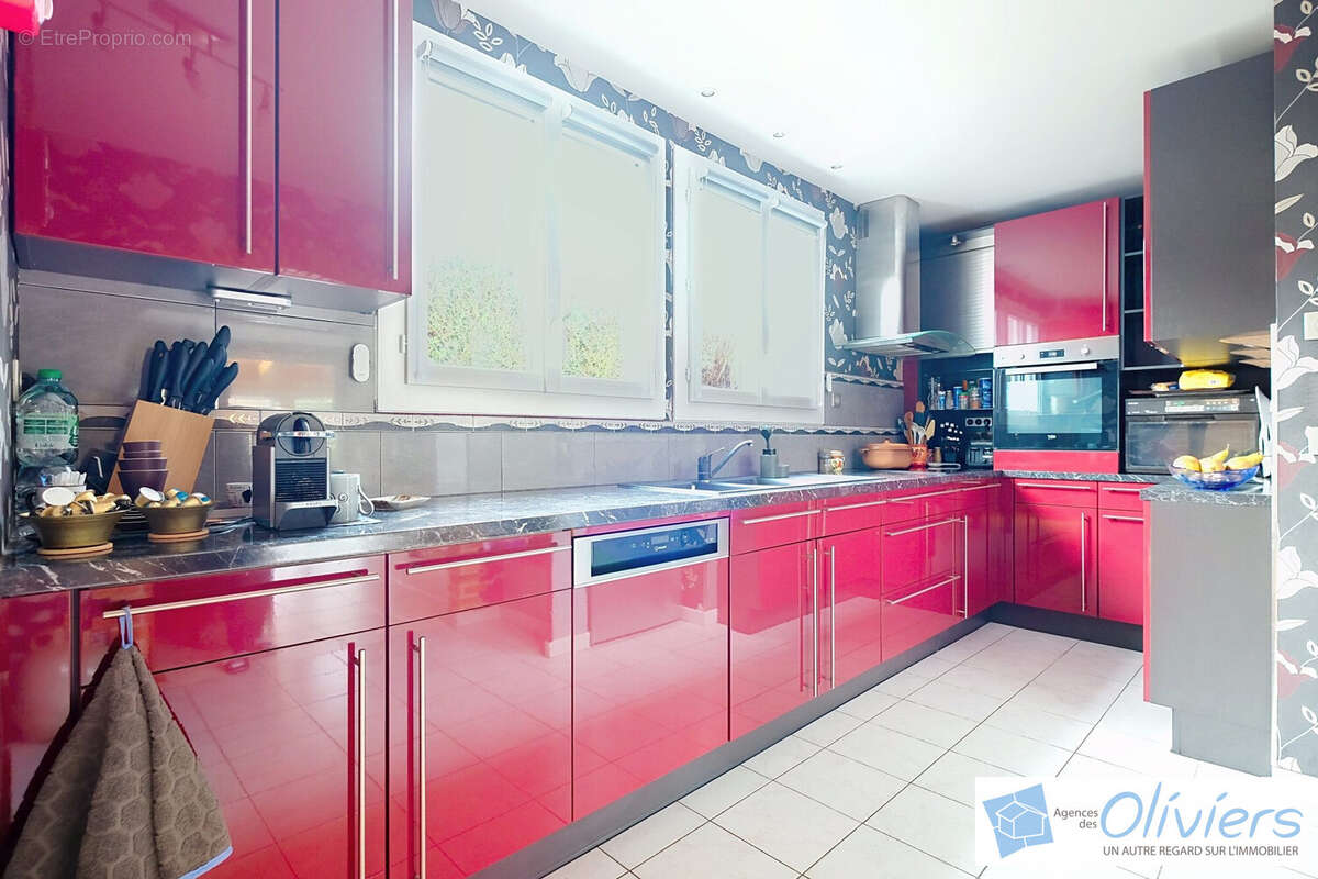 Maison à VOISINS-LE-BRETONNEUX