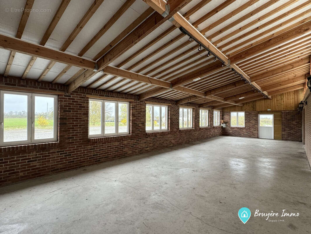 Commerce à AVESNES-SUR-HELPE