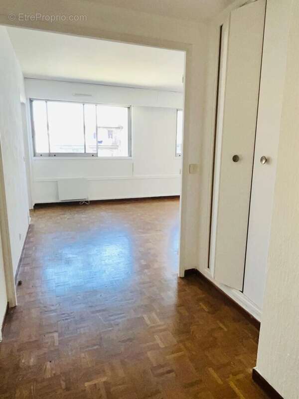 Appartement à MARSEILLE-5E
