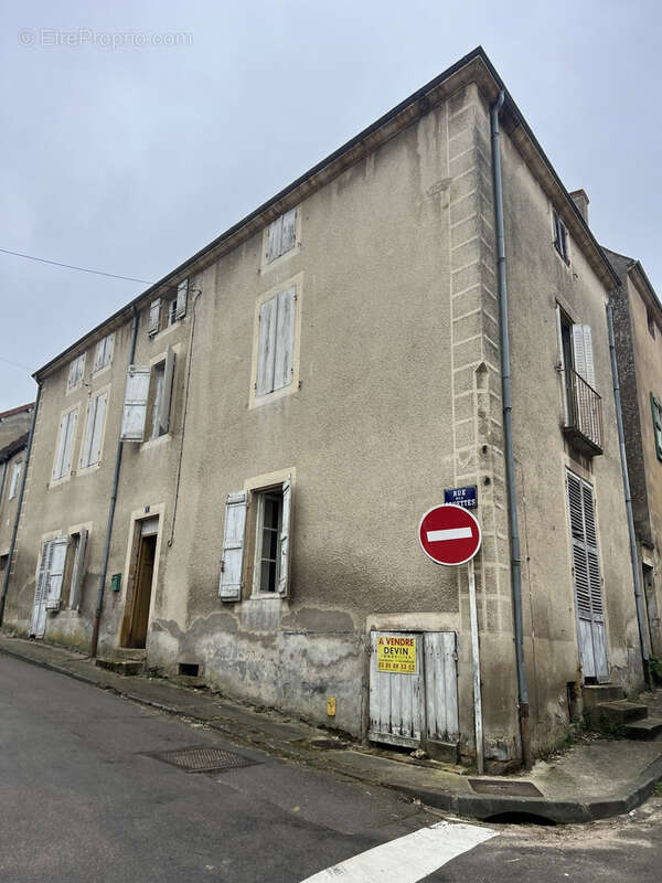 Maison à CHAROLLES