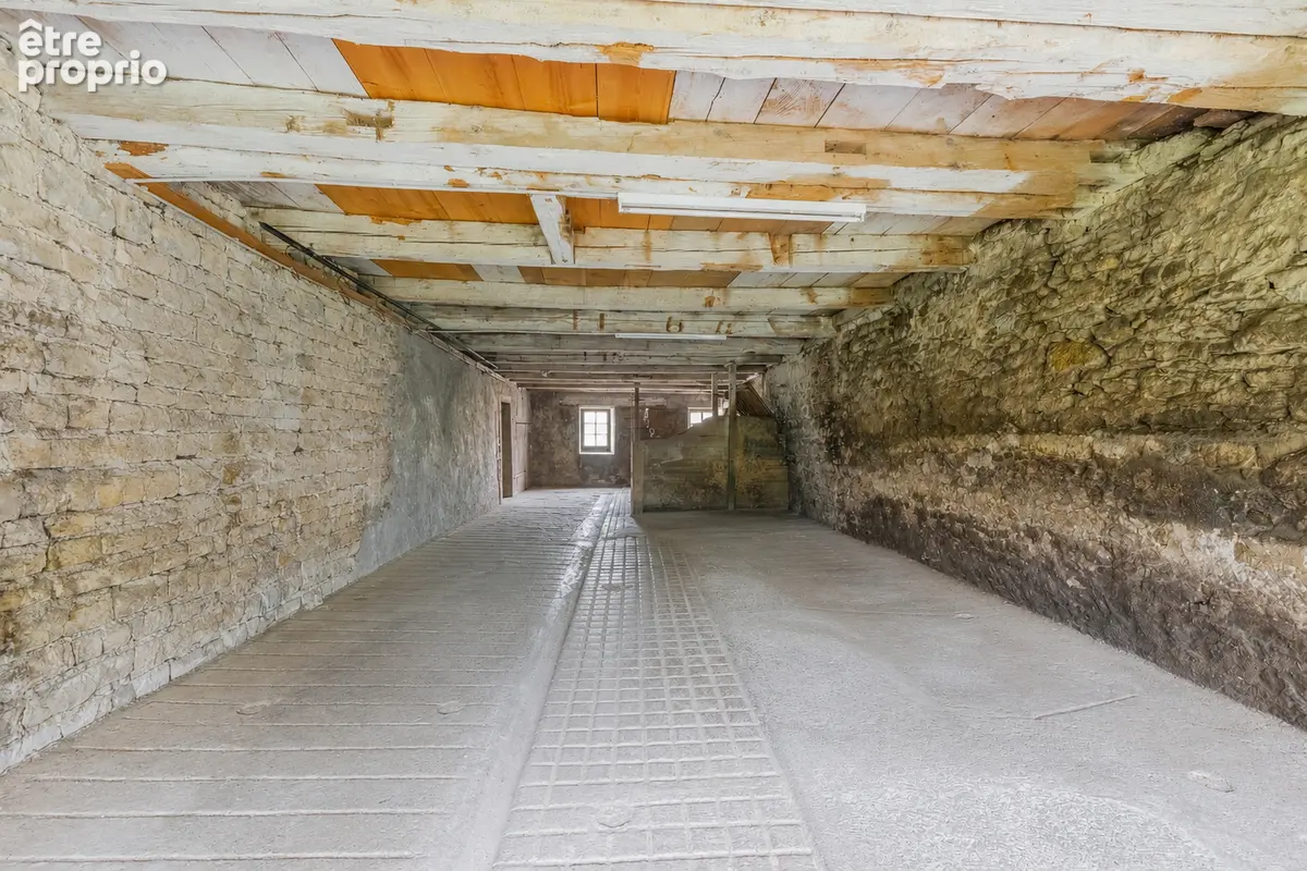 Surface brute de 129 m² avec terrain privatif à orchamps-vennes - photo 10