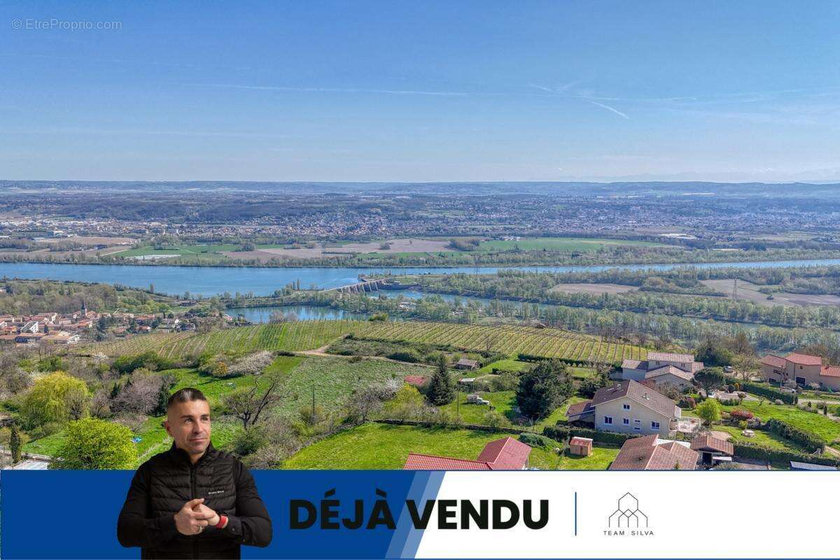 Terrain à CHARLY