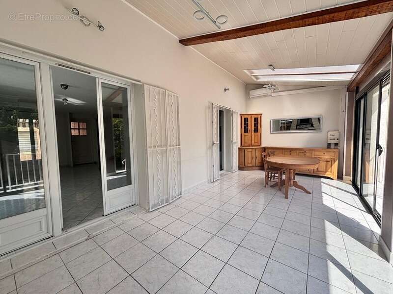 JUVIGNAC – Villa familiale avec T2 indépendant, jardin et piscine - photo 12