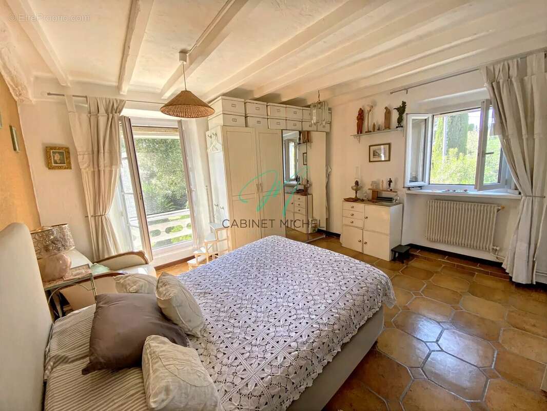 Appartement à ROQUEFORT-LES-PINS