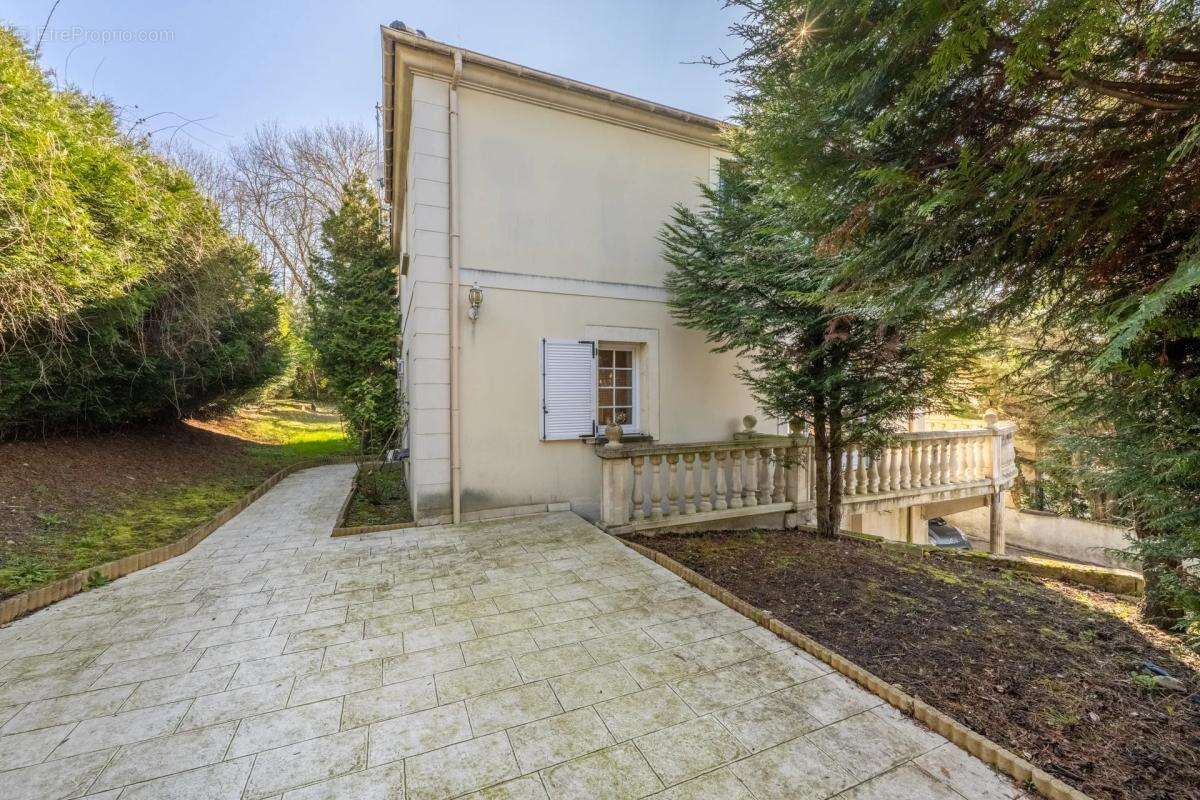 Maison à SARCELLES