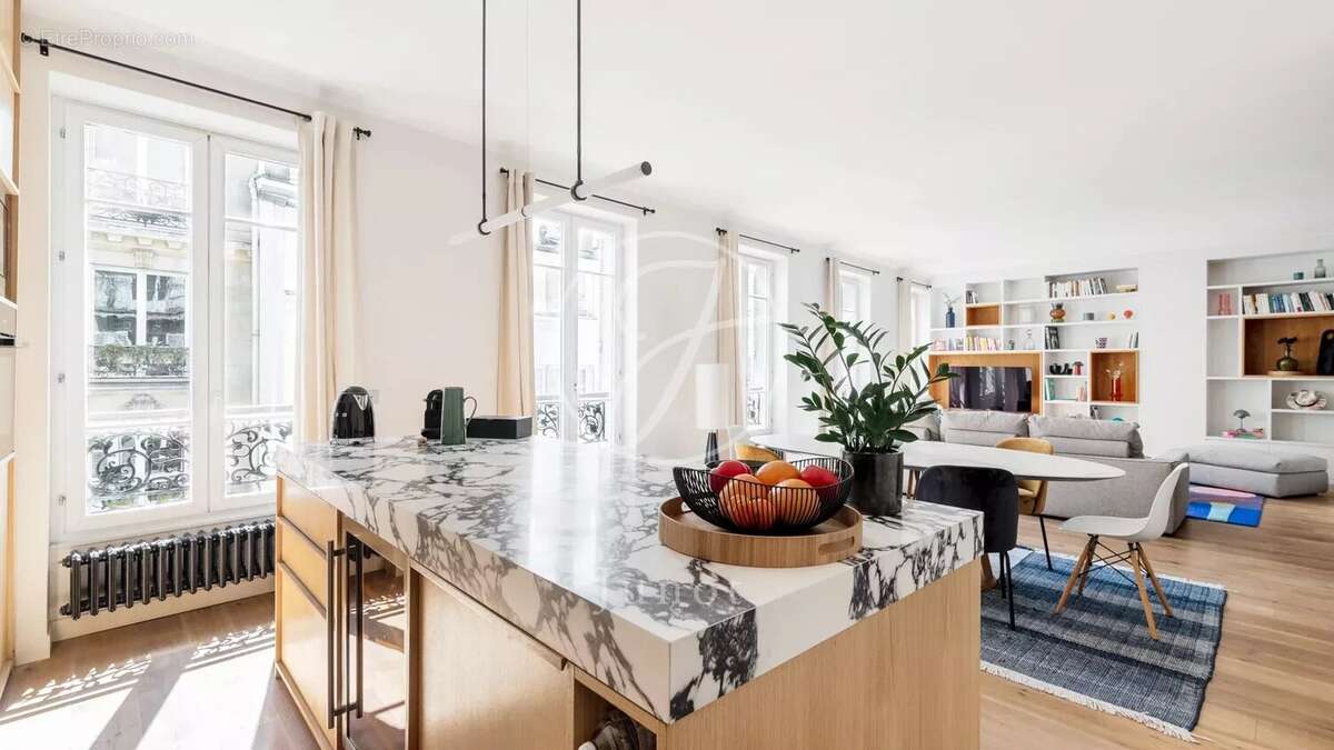 Appartement à PARIS-17E