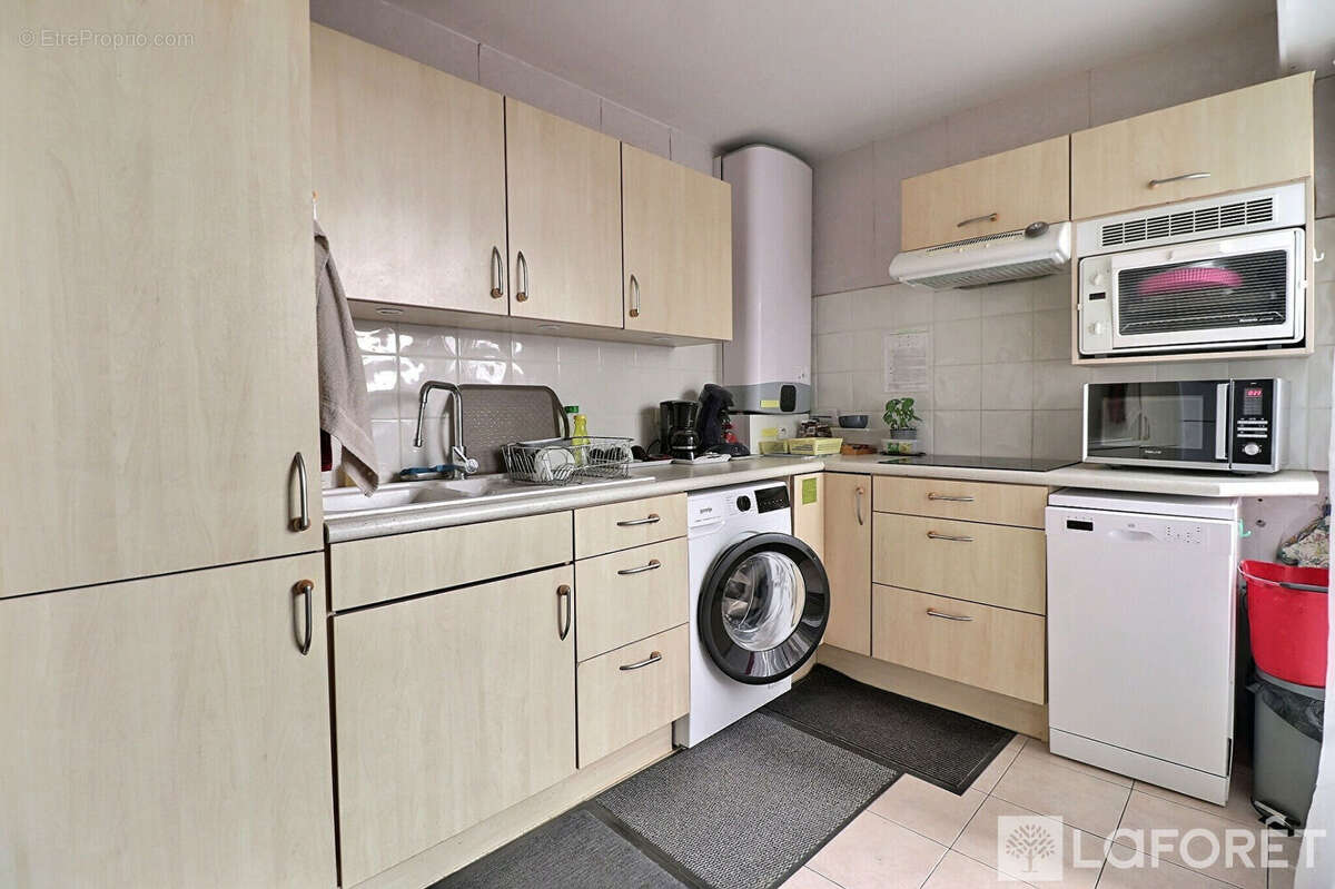 RARE À LA VENTE  , Appartement 3 pièces en plein coeur du Triangle d'Or de Saint-Raphaël, à 1 minute de la mer - photo 3