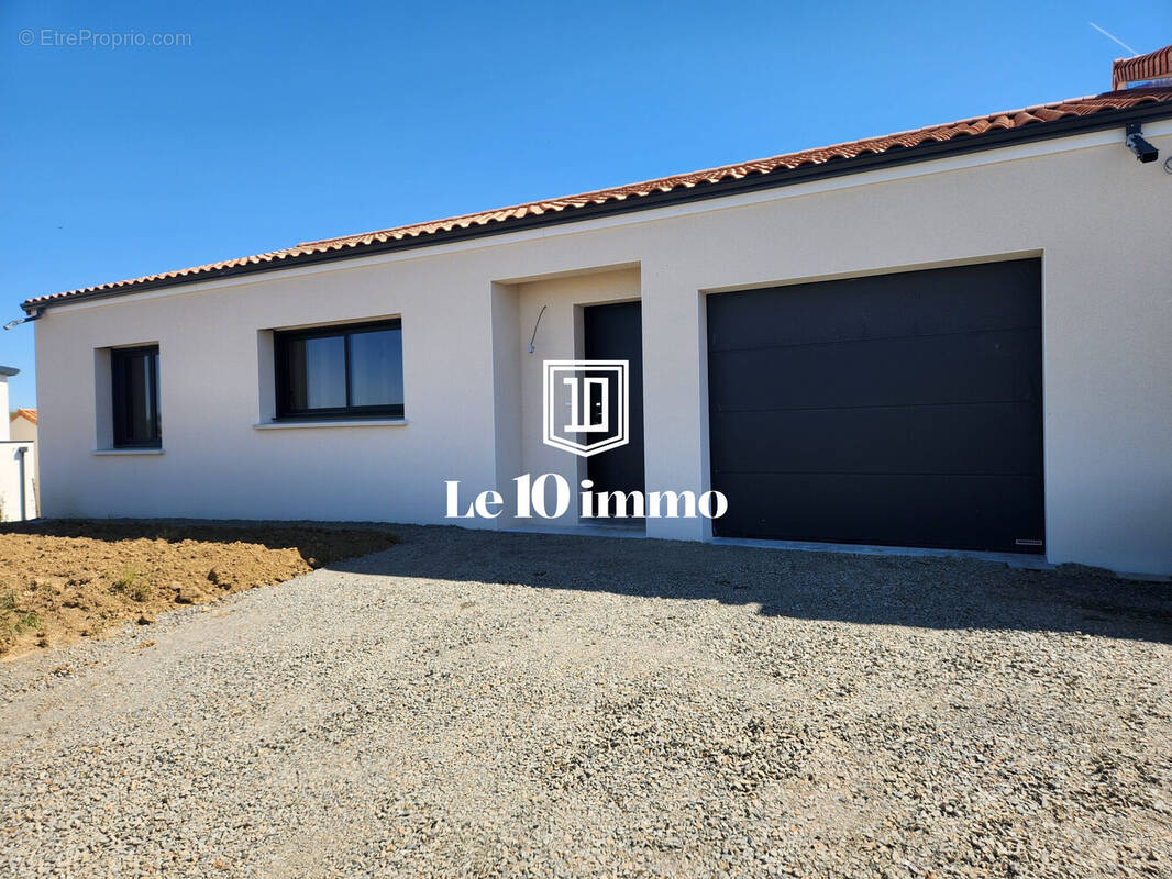 Extérieur avant - Maison à LE MAY-SUR-EVRE
