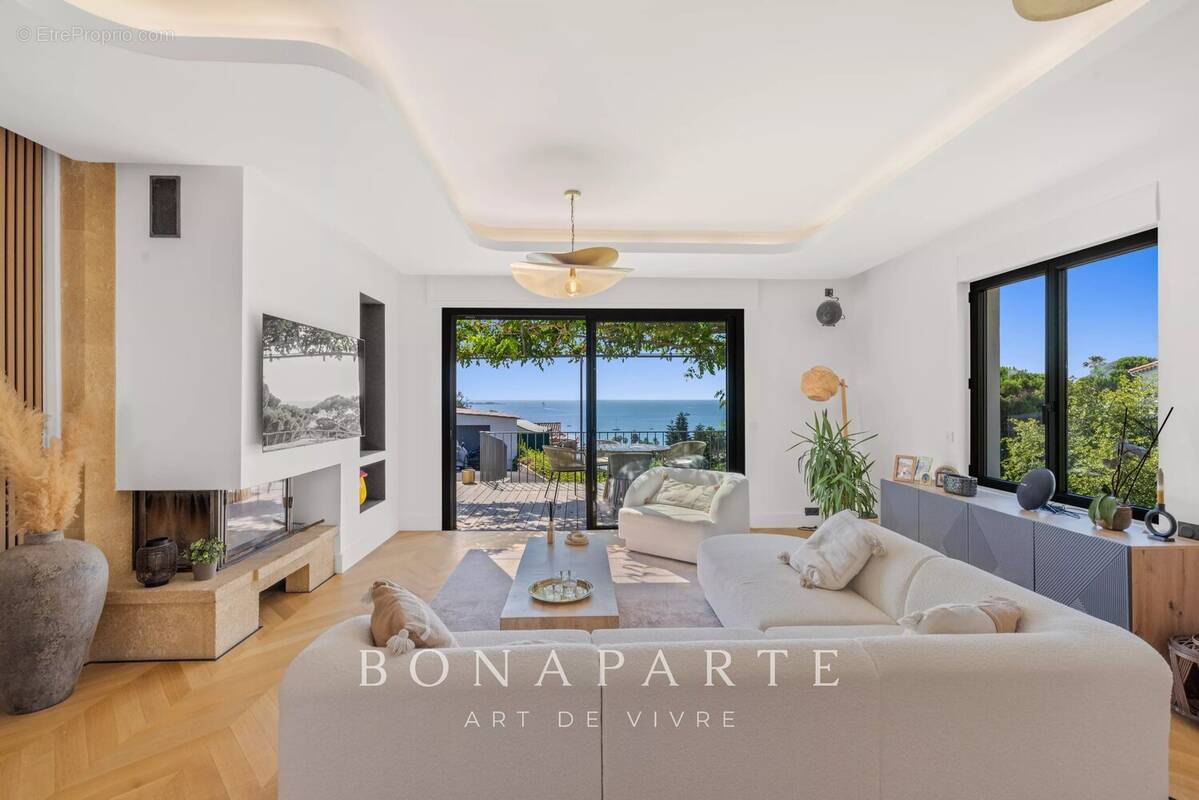 Maison à VALLAURIS