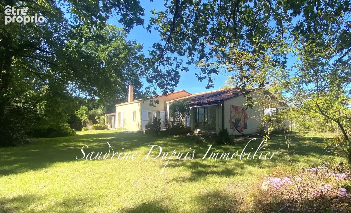 Maison de plain-pied d'environ 190 m2   Parcelle paysagée et boisée de 4 583 m2   À 7 min de Saintes - photo 17
