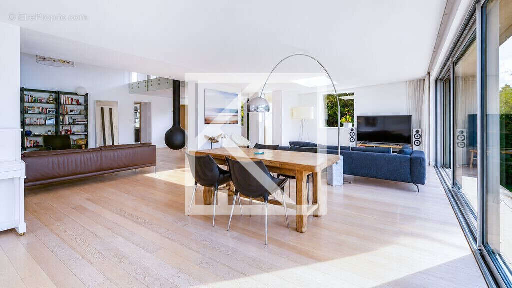 Maison 232 m² à Coulaines  - photo 6