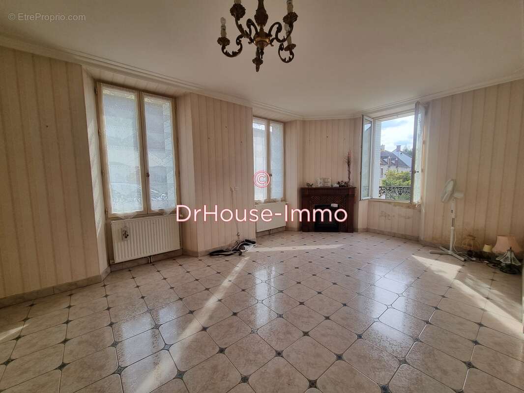 Maison à GY-LES-NONAINS