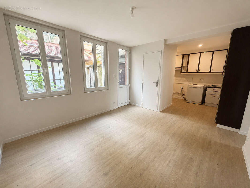 Maison de village avec cour proche commerces - photo 3