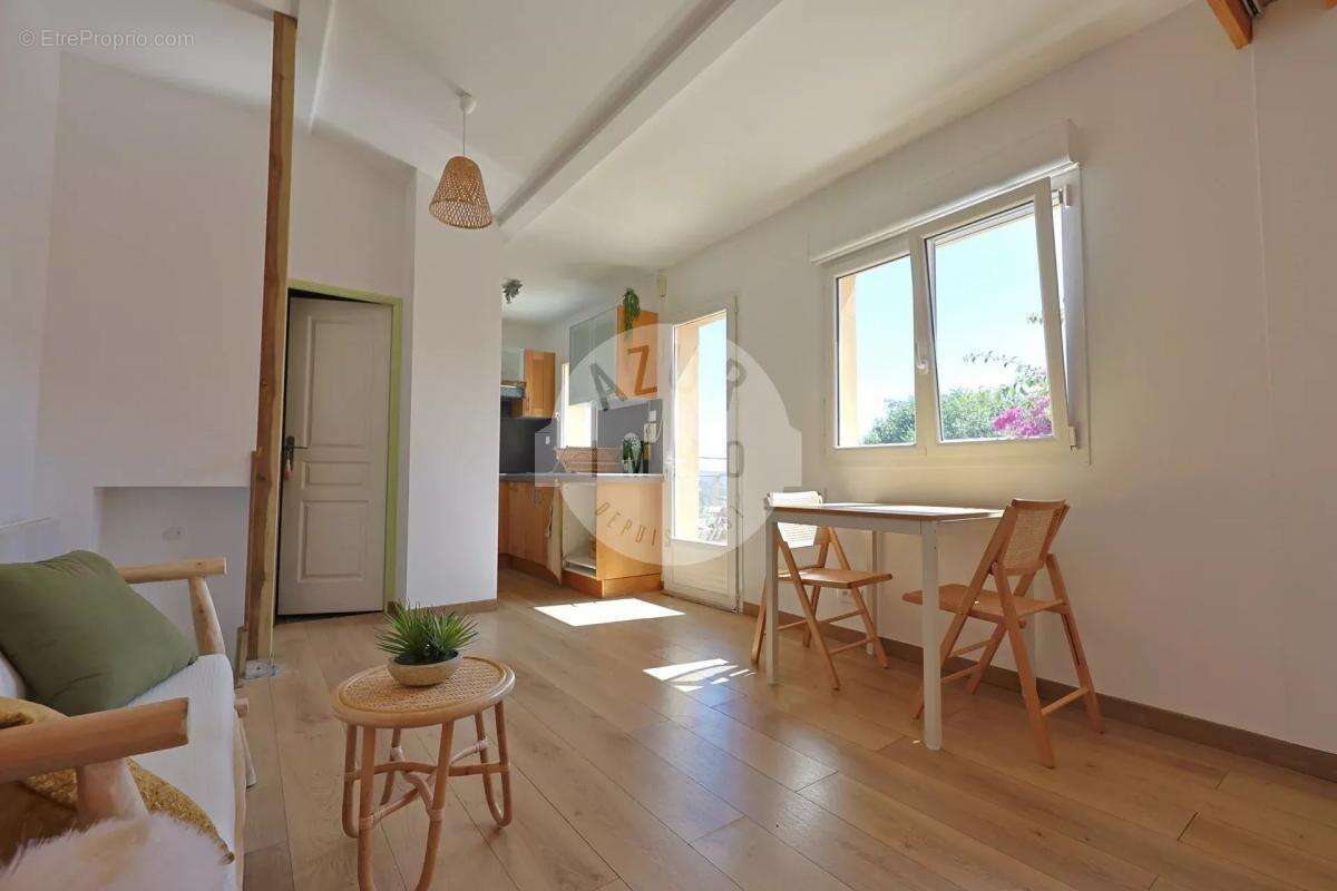 Appartement à ROQUEVAIRE