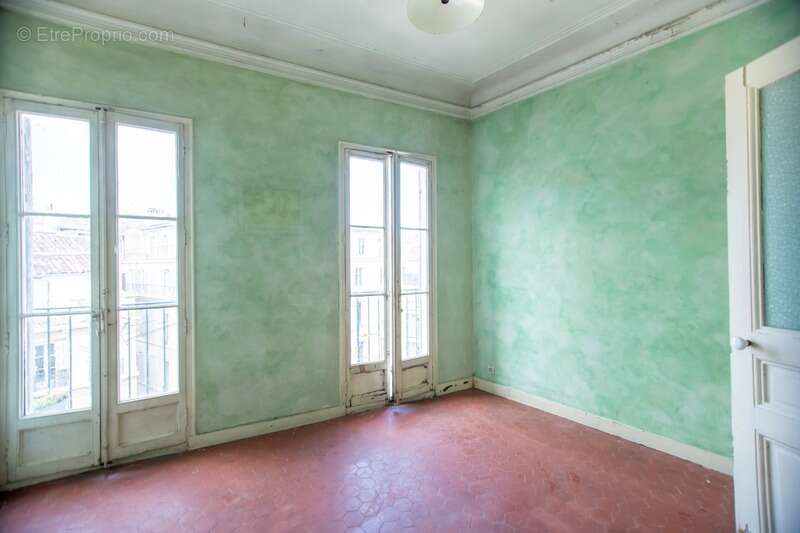 Appartement à MARSEILLE-1E